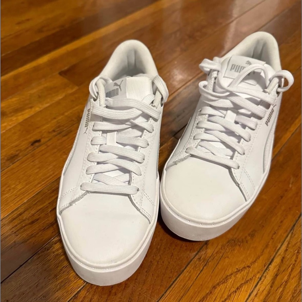 PUMA Womens Smash Platform V2 Sneaker  8.5